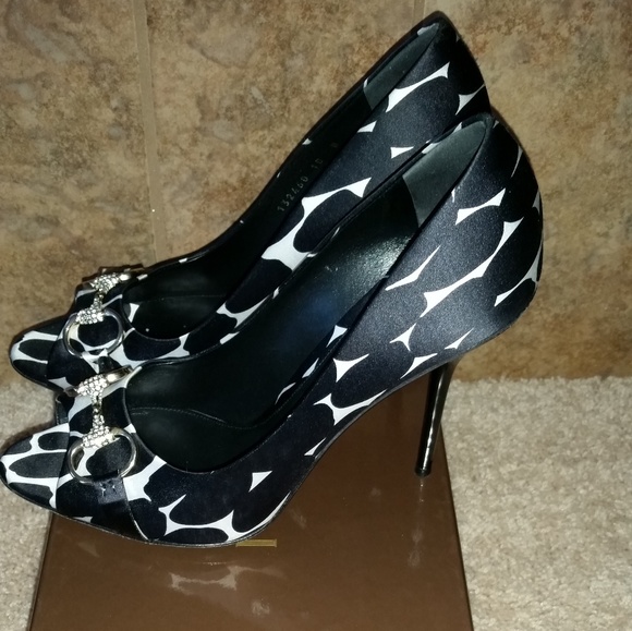 SOLD Gucci Signature Crystal Collection - Picture 3 of 6